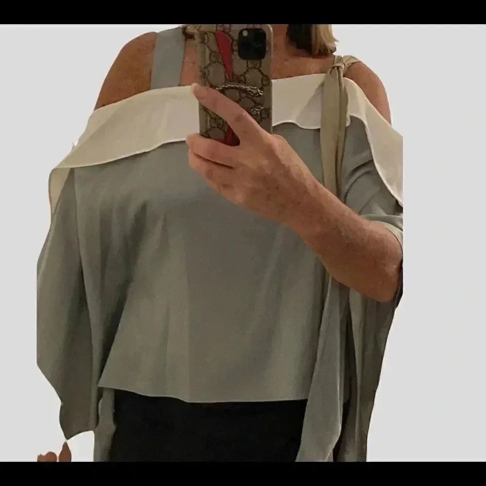 Gorgeous Boutique Flowing Top 